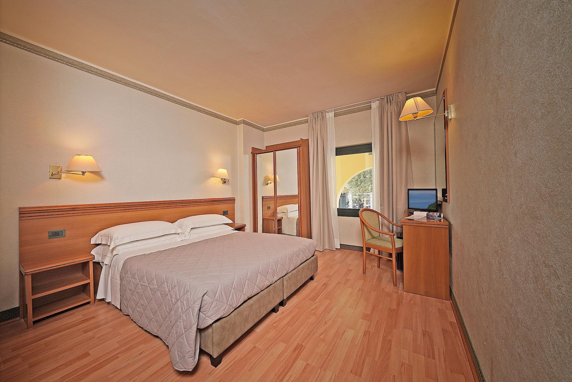 Hotel Du Lac Gardone Riviera Esterno foto